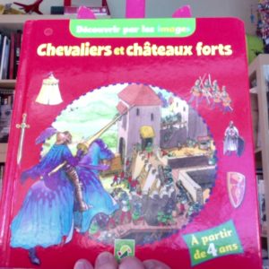 Chevaliers et châteaux forts – Découvrir par les images – À partir de 4 ans –