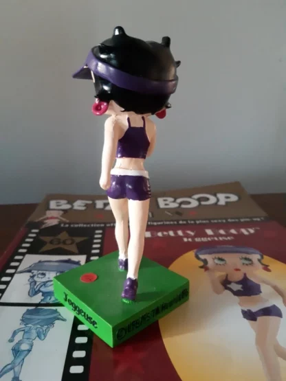 Figurine Betty Boop "Joggeuse" en résine sur socle avec fascicule éditée par M6 – Image 2