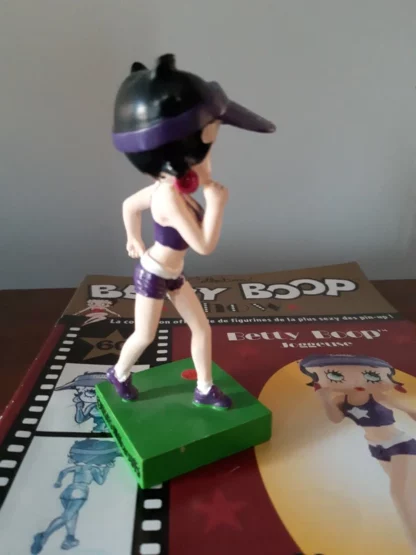 Figurine Betty Boop "Joggeuse" en résine sur socle avec fascicule éditée par M6 – Image 3