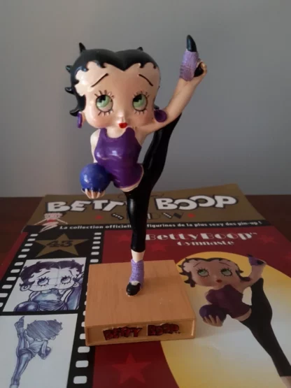 Figurine Betty Boop "Gymnaste" en résine sur socle avec fascicule Hauteur 15 cm éditée par M6 – Image 2