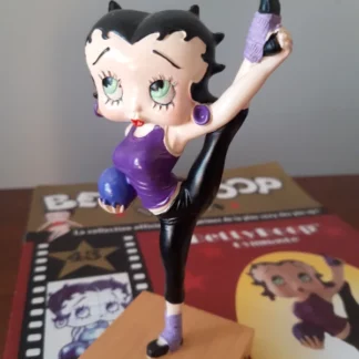 Figurine Betty Boop "Gymnaste" en résine sur socle avec fascicule Hauteur 15 cm éditée par M6