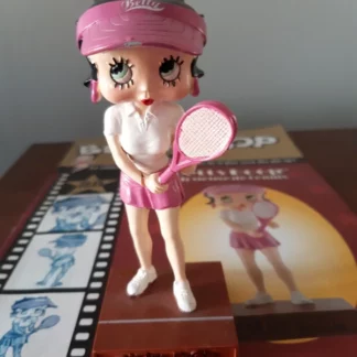 Figurine Betty Boop sur socle en résine "Joueuse de Tennis" éditée par M6