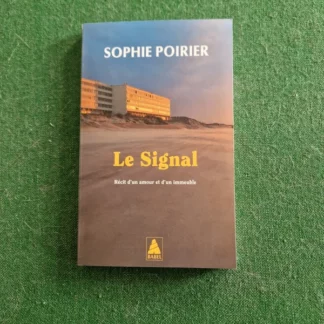 Le Signal - Récit d'un amour et d'un immeuble - Collection Babel - DL Février 2025 -